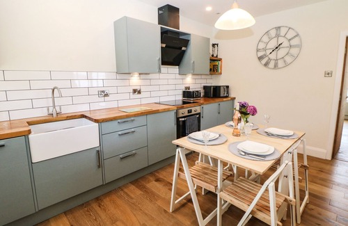 Dronfield Cottage | THE BUNGALOW@BARLOW, pet friendly, with open fire in Chesterfield