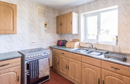 Farlow Cottage | THE BUNGALOW, pet friendly, with a garden in Cleobury Mortimer