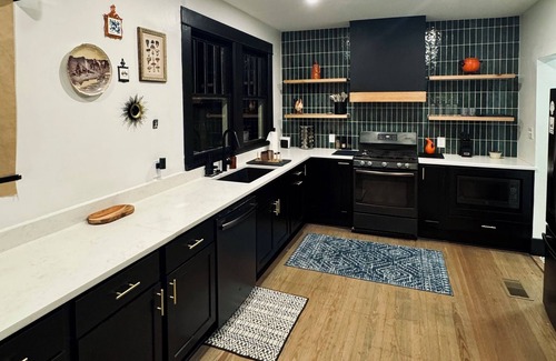 Highland Historic District House | The Bungalow Historic Modern 4/2 in Highland