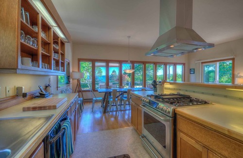 West Sound House | The Bungalow on the Shore in West Sound
