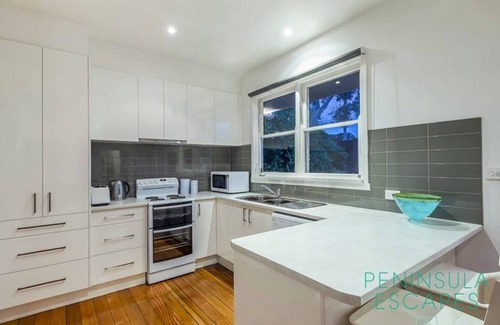 Blairgowrie House | The Buoys Summary: Di