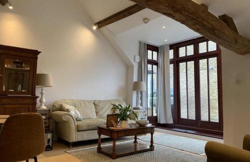 Frilford House | The Byre, at Cradle Barn offering a king suite