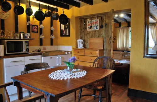 Yarm Cottage | THE BYRE COTTAGE SLEEPING 4 NEXT TO FOX COVERT PUB YARM B&B. S/C.