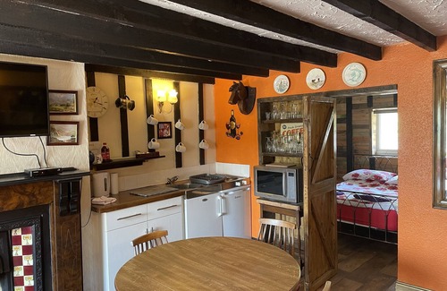 Yarm Cottage | The Byre/Paddock - Sleeping 6 lounge/2 singles/double bed/double bed en suite