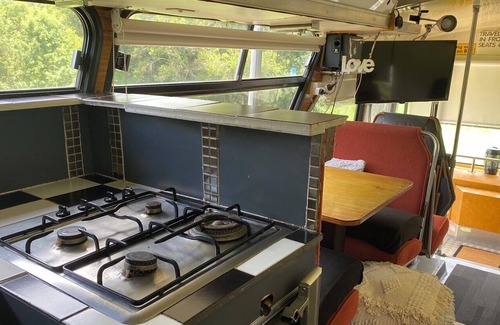 Ewingsdale House | The Byron Bus (close to town)