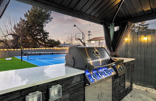 Sunset Heights House | The BYU Fan House, The BYU Fan House: sports court, hot tub, game room, fun!