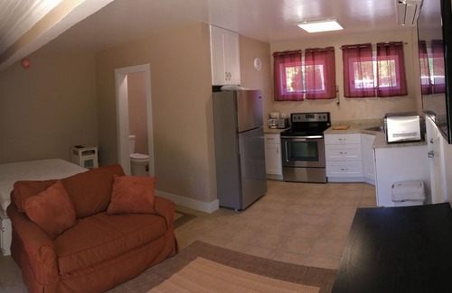 Salisbury Apartment | The Cabana, a Studio apt. w/private deck on Lake Dunmore w/beach. Generator.
