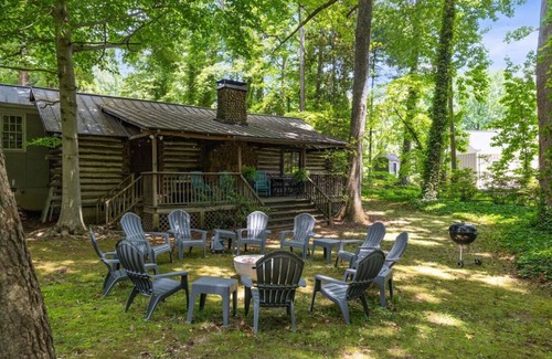 Old Irving Park Cabin | The Cabin - Fire Pit, Pool Table, Spacious