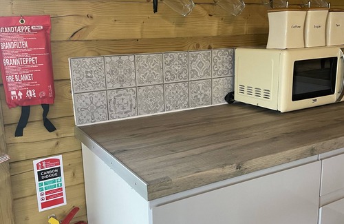 Enniskillen Cabin | The Cabin Pipershill, pet friendlynClose to all amenities and stairway to heaven