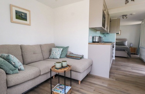 Swanage Cottage | THE CABIN, romantic, with a garden in Swanage
