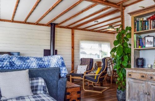 Earls Barton Apartment | The Cabin - Uk49767