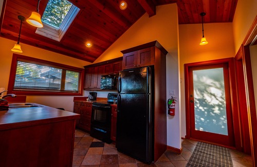 Ucluelet Condo | The Cabins - 2 Bedroom - Rainforest Upper Canopy!