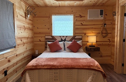 Gatesville Resort | The Cabins @ TX Retreat | Texas Hills Adventure!