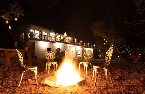 Naukuchiyatal Villa | The camphor Tree Lakefront Jungle Lodge by Earthaa Escapes