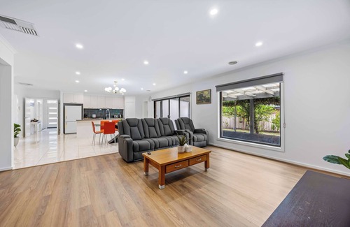 Canadian House | The Canadian Escape, Ballarat - Up to 10 guests!