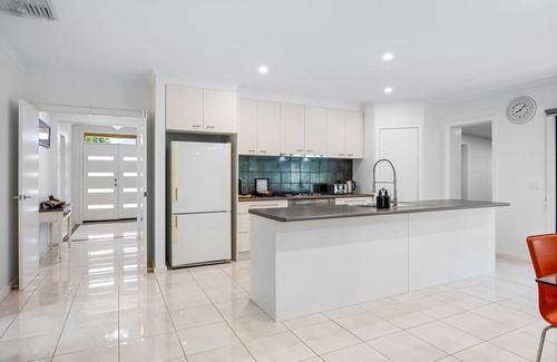 Canadian House | The Canadian Escape, Ballarat - Up to 10 guests!