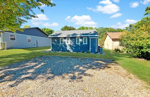 Wahpeton Villa | The Canal Cottage off West Lake Okoboji
