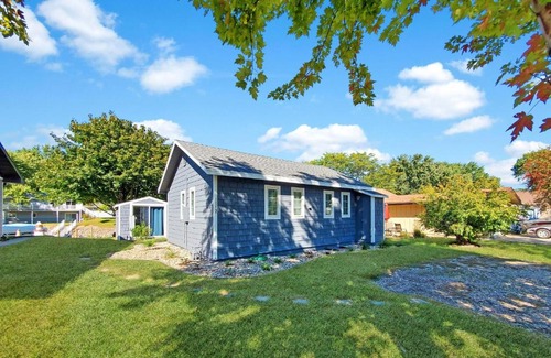 Wahpeton Villa | The Canal Cottage off West Lake Okoboji