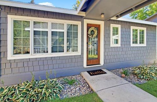 Wahpeton Villa | The Canal Cottage off West Lake Okoboji