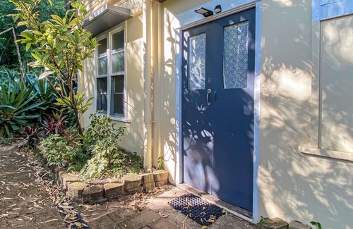 Arcadia Apartment | The Captain's Manor on Cook 8 - Compact, affordable and just minutes to Alma Bay