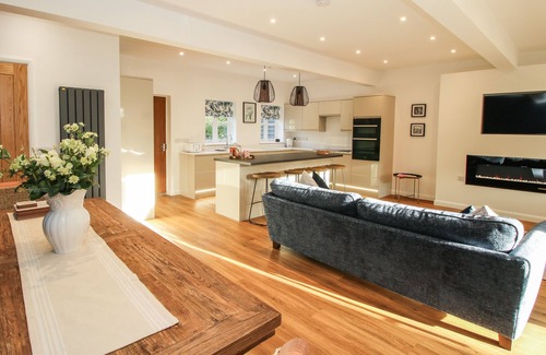 Eaton Mascott House | THE CARADOC, family friendly, luxury holiday cottage in Dorrington