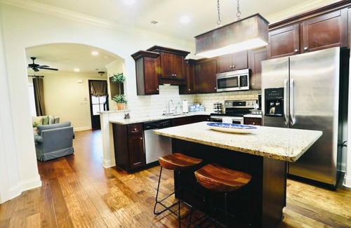 Oxford House | The Carl, Discounted rate for S. Carolina game!