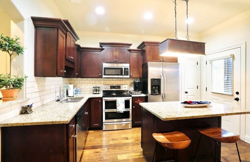 Oxford House | The Carl, Discounted rate for S. Carolina game!