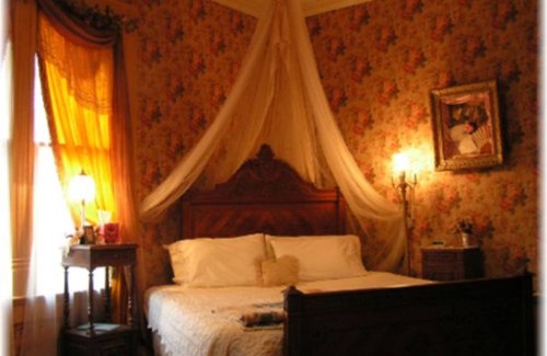 Bonham Bed & Breakfast | The Carleton House