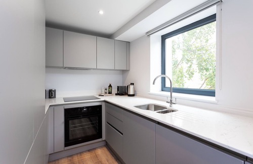 Kensington Apartment | The Carlyle - Elegant Serviced Apartments