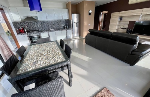 Ko Lanta Villa | The Carma: Stylish luxury villa with a sunset infinity-pool for up to 8 people