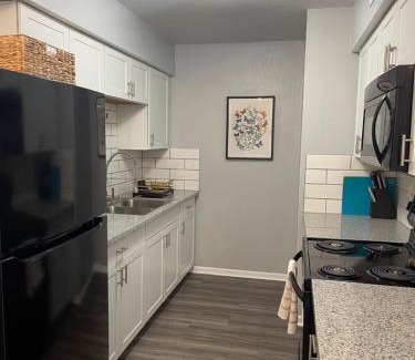 Hamilton Apartment | The Carolyn - 2 Bedroom Apt in Quilt Town, USA