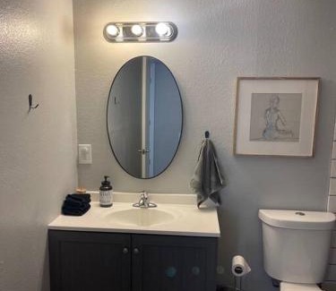 Hamilton Apartment | The Carolyn - 2 Bedroom Apt in Quilt Town, USA