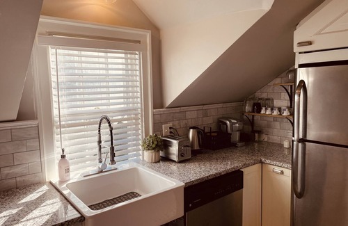 Catonsville Cottage | The Carriage House at Historic Belle Grove Manor