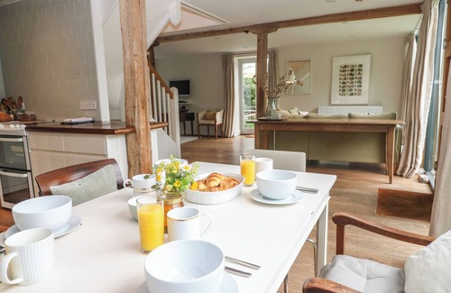 Ebbesborne Wake Cottage | THE CART BARN, pet friendly, with a garden in Ridge