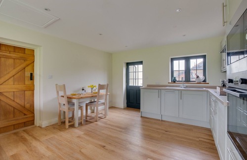 Weybread House | The Cart Lodge - Two Bedroom House, Sleeps 4