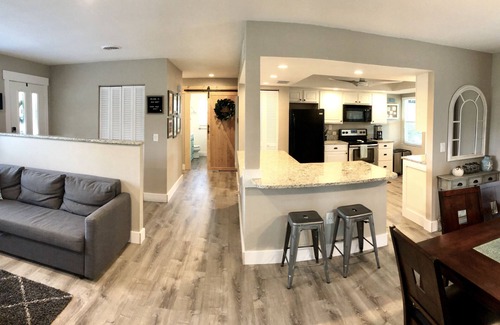 South Venice House | The Casa Coco | Coronado: Updated home, Heated pool close to S. Venice beach.