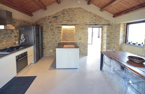 Crecchio Bed & Breakfast | The Casa del Toro - Borgo Baccile by Vini Fantini
