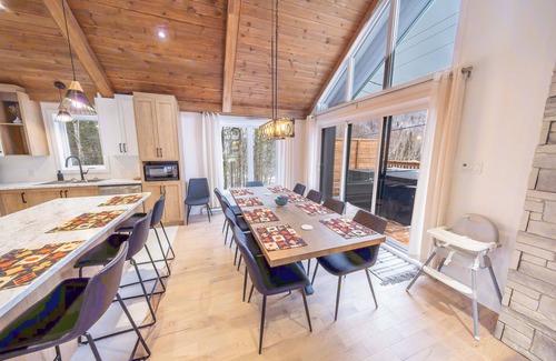 Saint-Philemon Ski Chalet | The Casino Royal-Spa with a pool/poker table