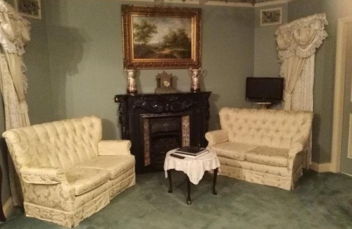 Robertson Bed & Breakfast | The Castle