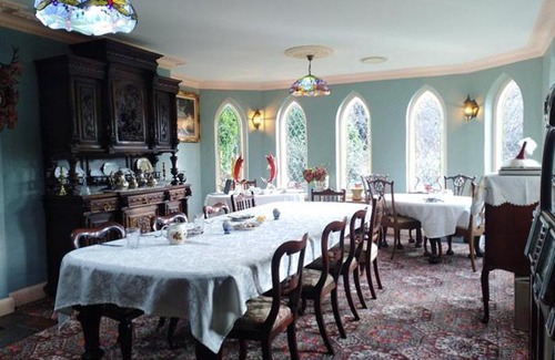 Robertson Bed & Breakfast | The Castle