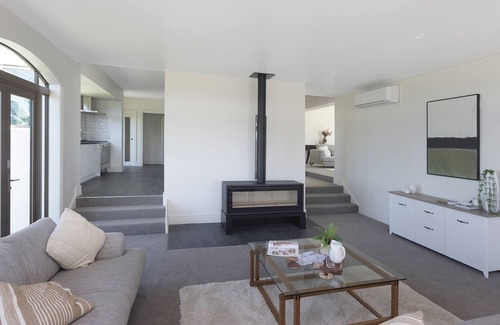 Sefton House | THE CASTLE - SEFTON HOLIDAY HOME, with a garden in North Canterbury