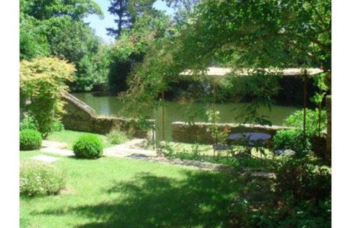 Mareuil-Sur-Lay-Dissais House | The charm at the water's'edge