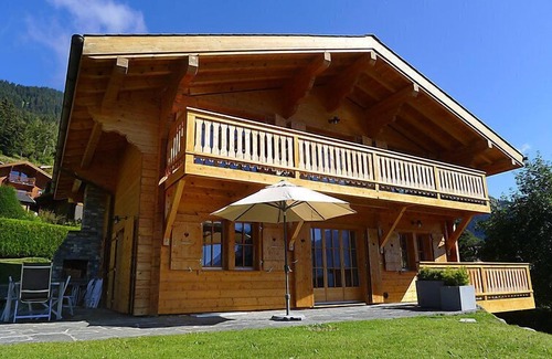 Ollon Ski Chalet | The chalet is located in Chesières, just next to Villars, 1.5km from the departure of the Roc d'Orsa