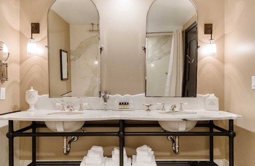 Historic Downtown La Crosse Hotel | The Charmant Hotel