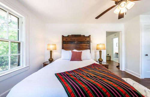 Cherrywood House | The Charmer, Super Close to UT + Downtown