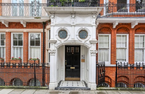 Earl's Court Apartment | The Charming Apartment definitely has the ‘wow’ factor you are looking for!