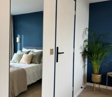 The Hague Center Apartment | The Charming chic Garden View Den Aprt R2