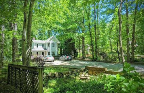 Green Valley House | The Charming Retreat at At Cascade on the creek