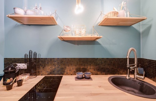 Porte-Dauphine Bed & Breakfast | The Charming Trocadero Eiffel Tower