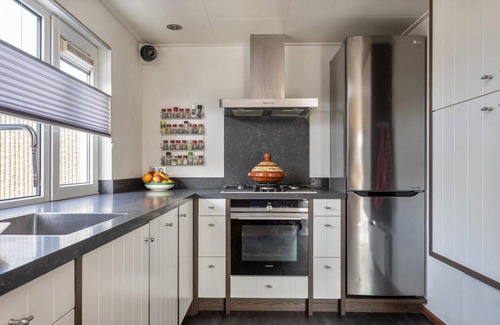 Ouddorp House | The charmingly furnished holiday home with luxurious amenities and a spacious private garden is located near the sea and dunes.